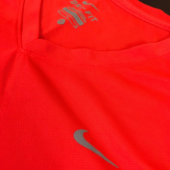 Nike Dri-fit v-neck running shirt - Picture 1 of 3